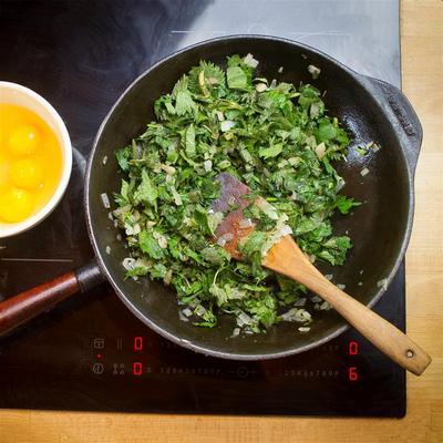 Liatinový wok a indukcia