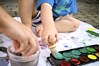 montessori štetec stetec malovanie detsky bez rucky deti dieťa dlane dlani drevený drevo drží