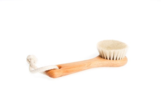masážna kefka na tvár drevená masáž masírovanie čistenie drevo kozí vlas bukové