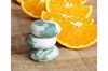 tuhy sampon sampuch ponio sviezi pomaranc eukalyptus mastne normakne vlasy lupiny kozmetika svieza citrusova povzbudzujuca vona