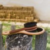 drevená kefa na vlasy rastlinnými štetinami vegafibre bukové drevo drevená vlasy štetiny