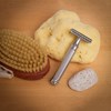 Masážna kefa s popruhom - hrušková