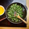 Liatinová panvica - wok s bukovou rúčkou - 30 cm 