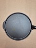 Liatinová panvica na palacinky s bukovou rúčkou - 23 cm - kozmetická vada